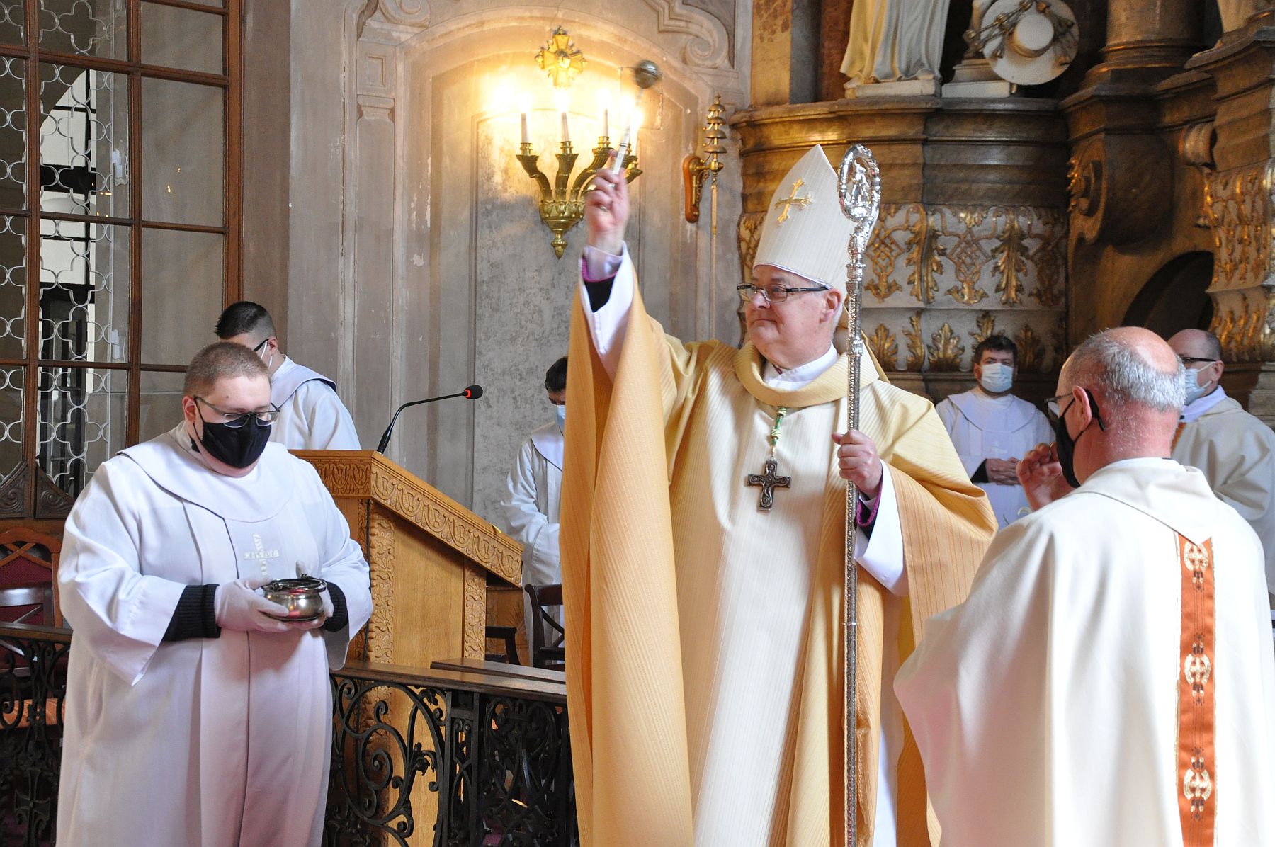 Húsvétvasárnap - püspöki szentmise Krisztus feltámadásának ünnepén